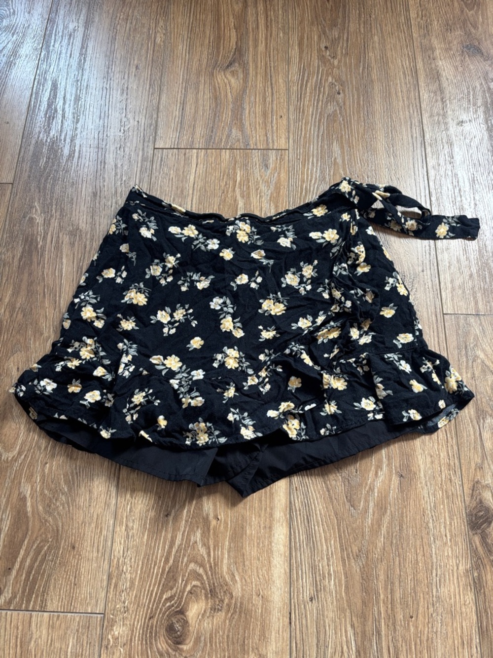 Hollister Black Mini Skort with Yellow Floral Print size s